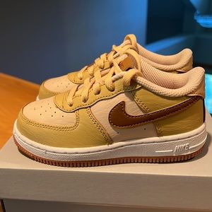 Nike toddler force 1 LV8